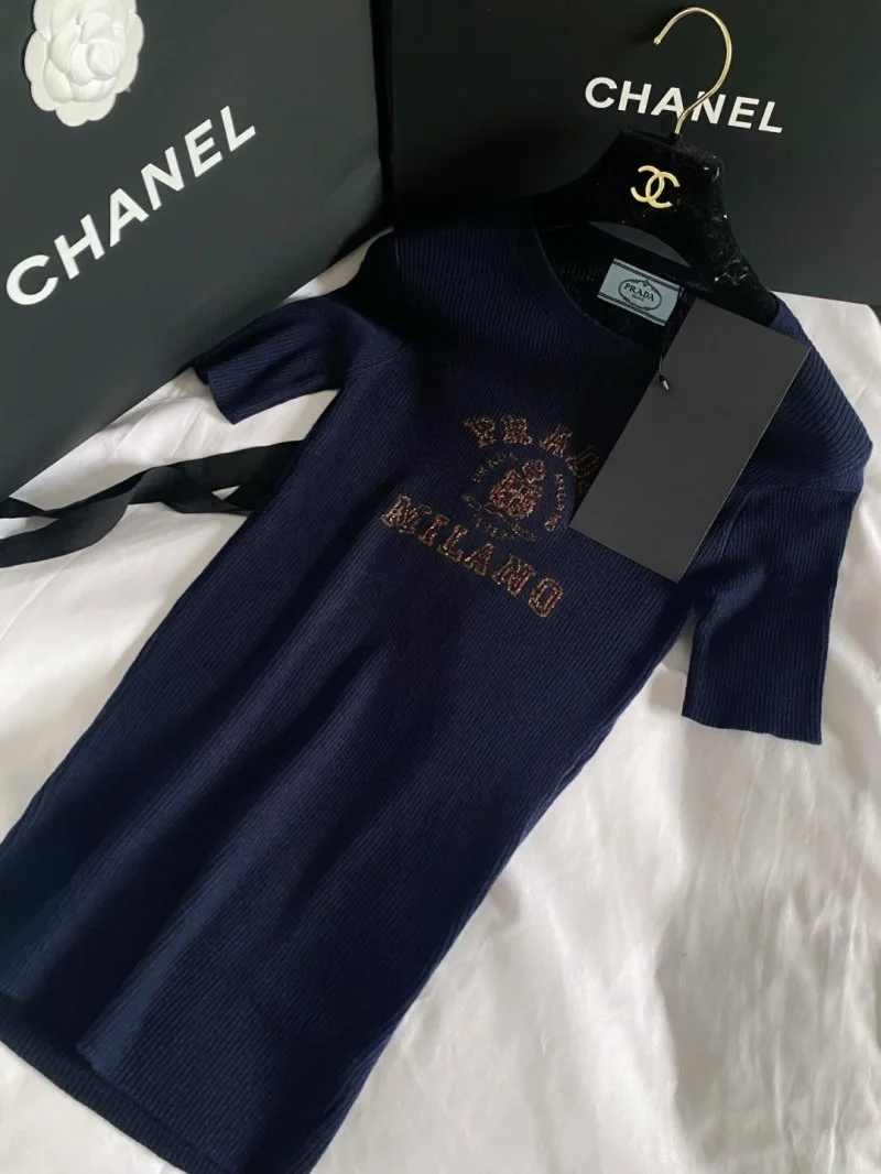 Versatile Prada T-Shirts 166482
