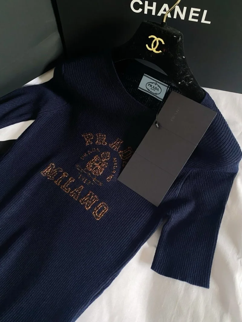 Versatile Prada T-Shirts 166482