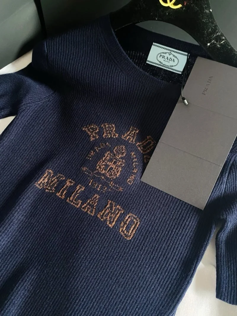 Versatile Prada T-Shirts 166482