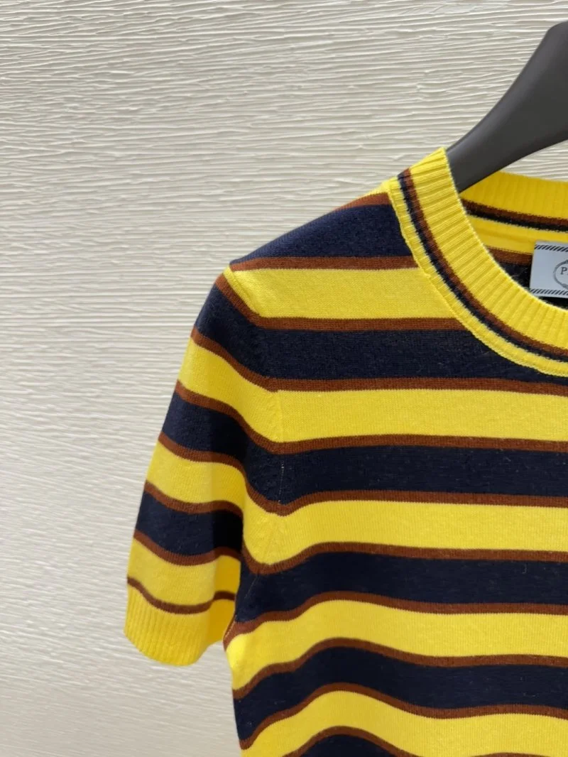 Prada T-Shirts Snug 165732
