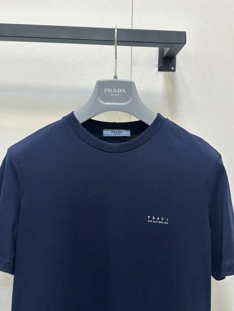 Trendsetting Prada T-Shirts 165657