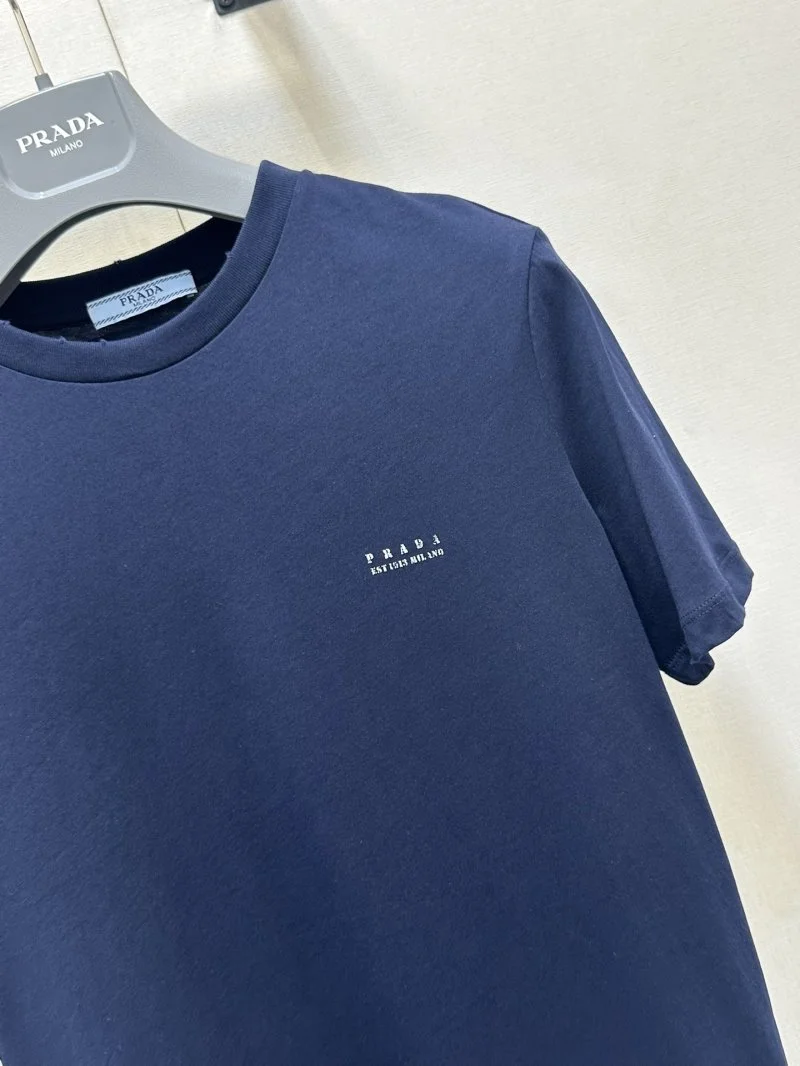 Trendsetting Prada T-Shirts 165657