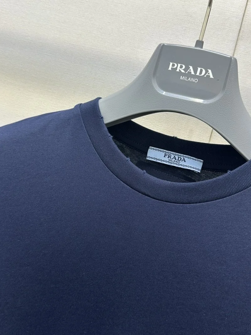 Trendsetting Prada T-Shirts 165657