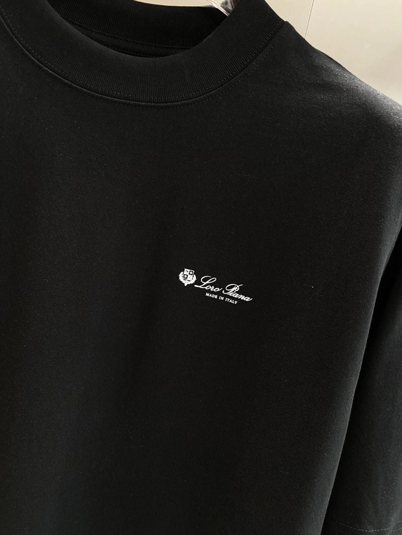 Elegant Prada T-Shirts 169351