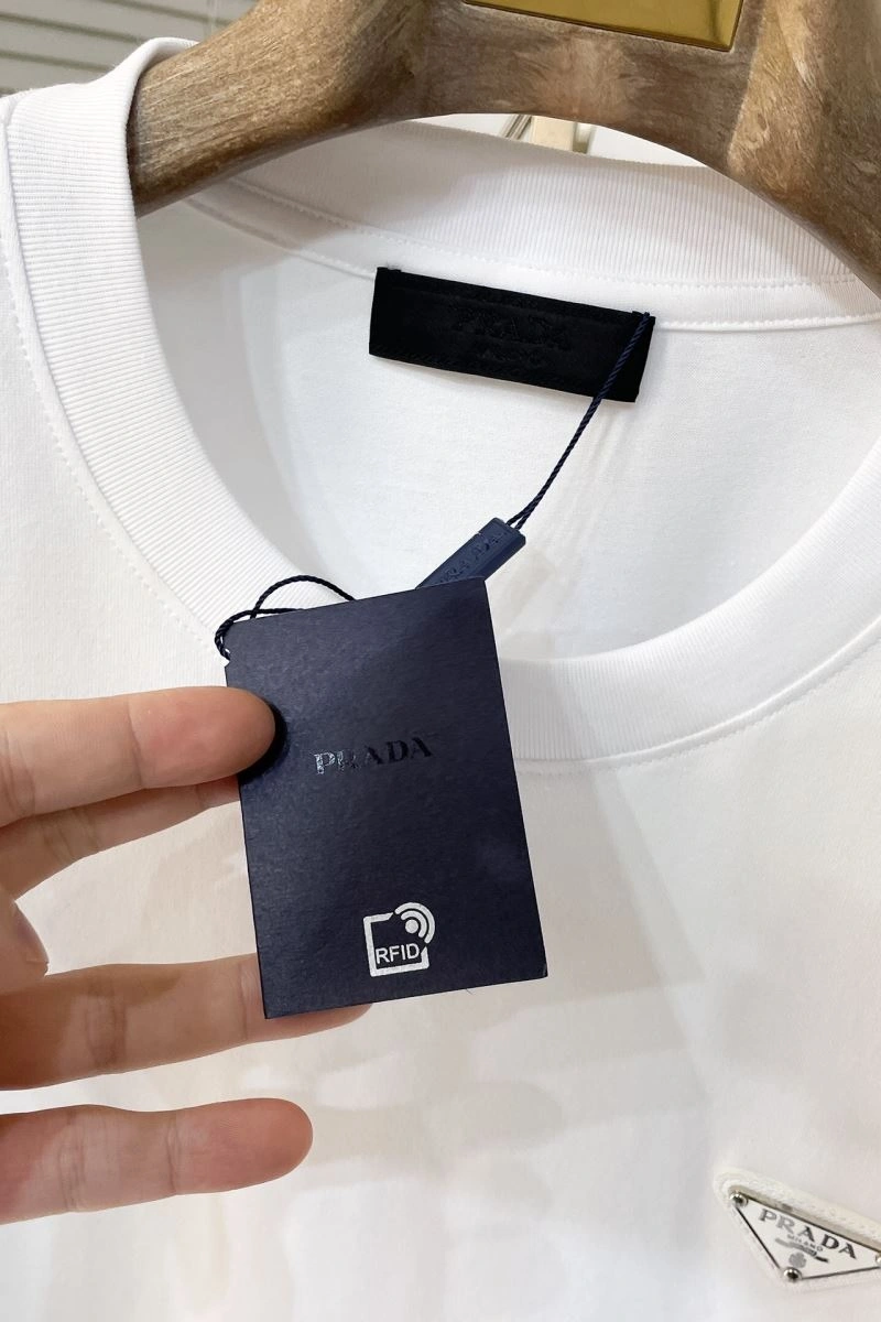 Prada T-Shirts Comfortable 169354