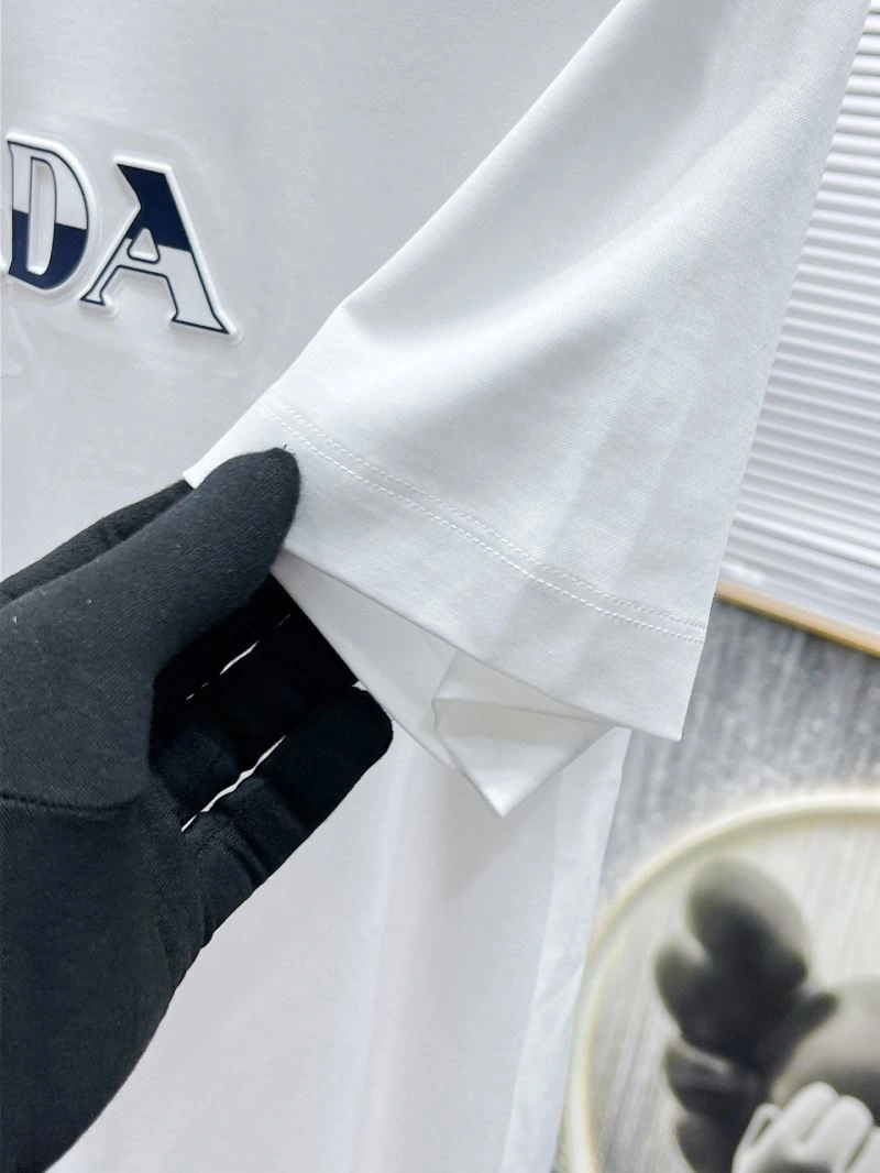 Prada T-Shirts Chic 169324