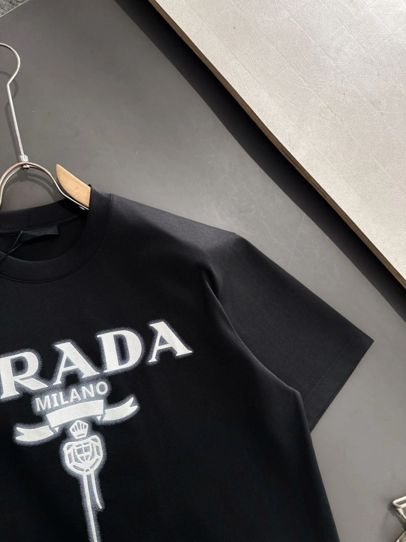 Snug Prada T-Shirts 169327