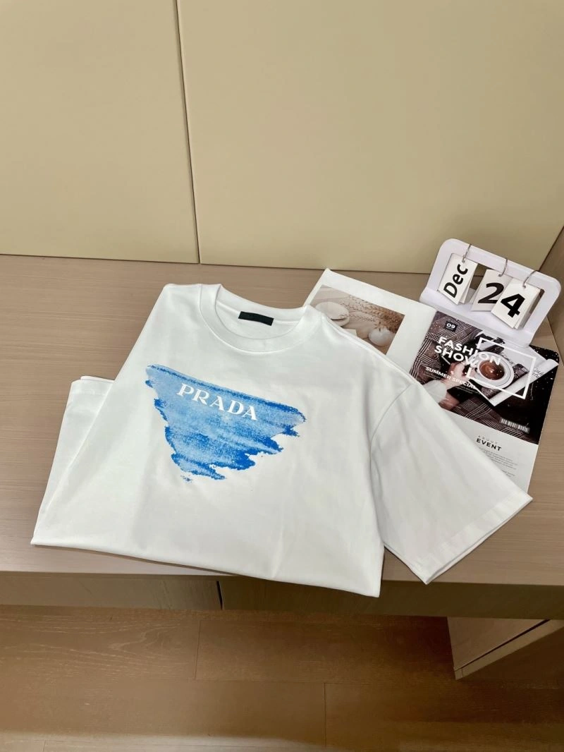 Prada T-Shirts Snug 169320