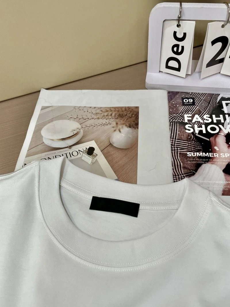 Prada T-Shirts Snug 169320