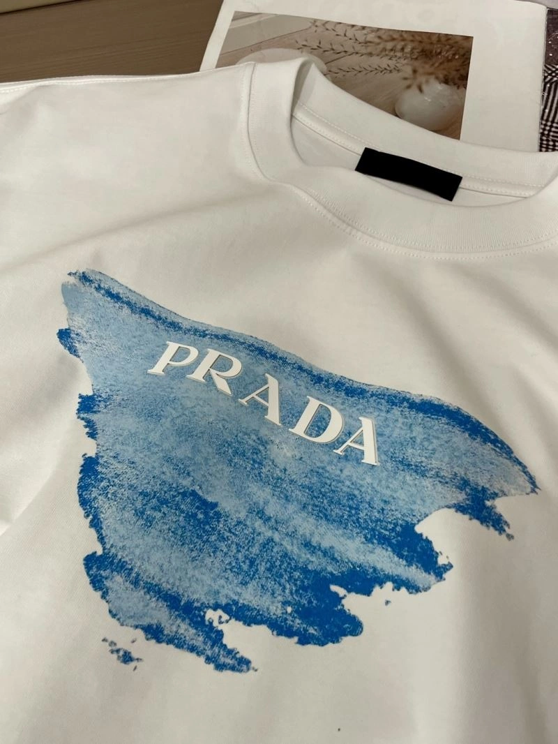 Prada T-Shirts Snug 169320