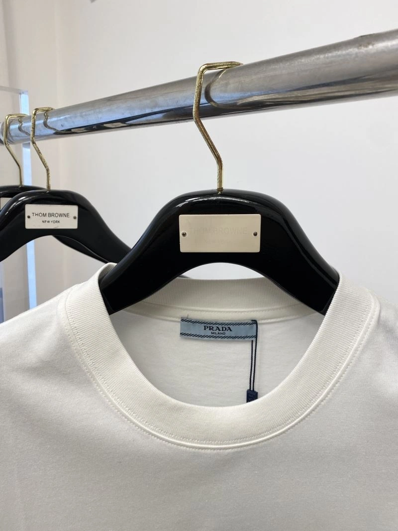 Trendsetting Prada T-Shirts 169296
