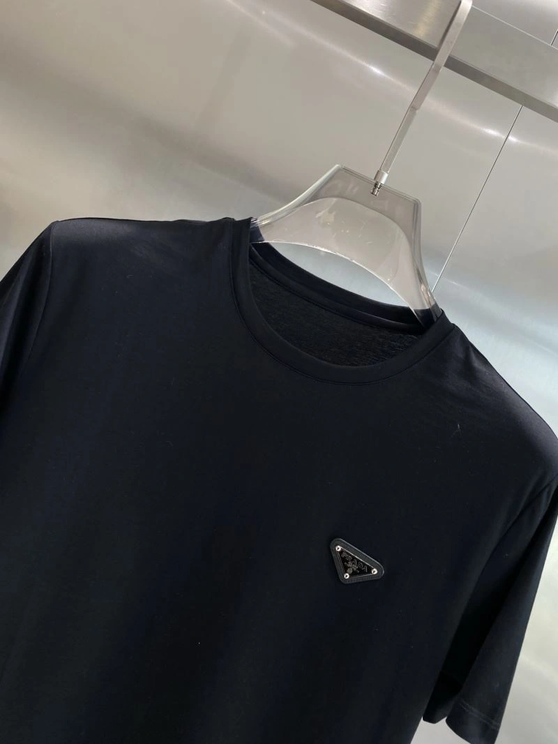 Prada T-Shirts Sleek 169264