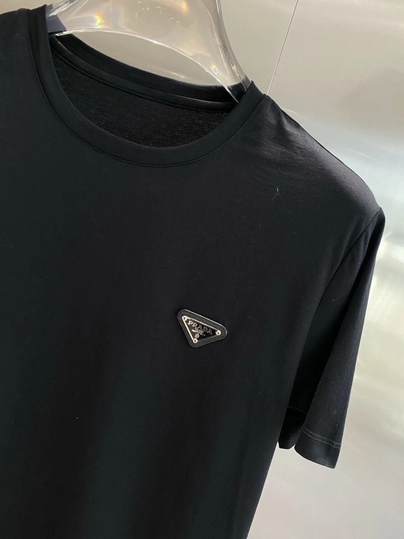 Prada T-Shirts Sleek 169264