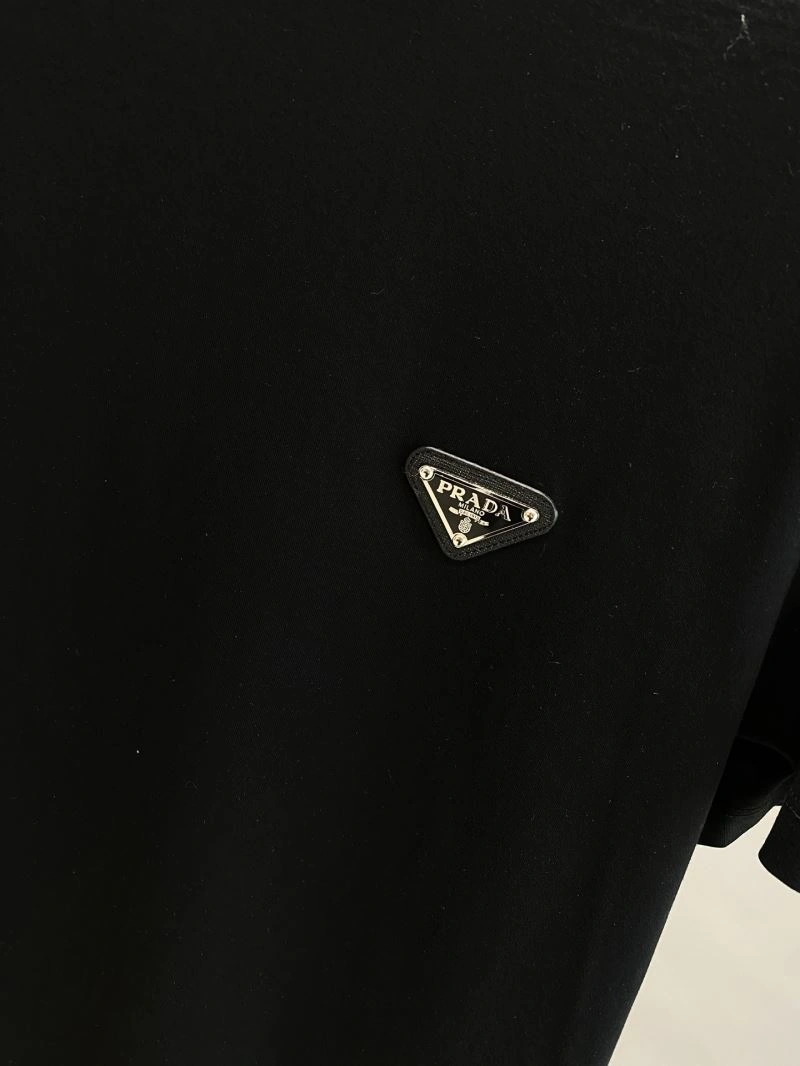 Prada T-Shirts Sleek 169264