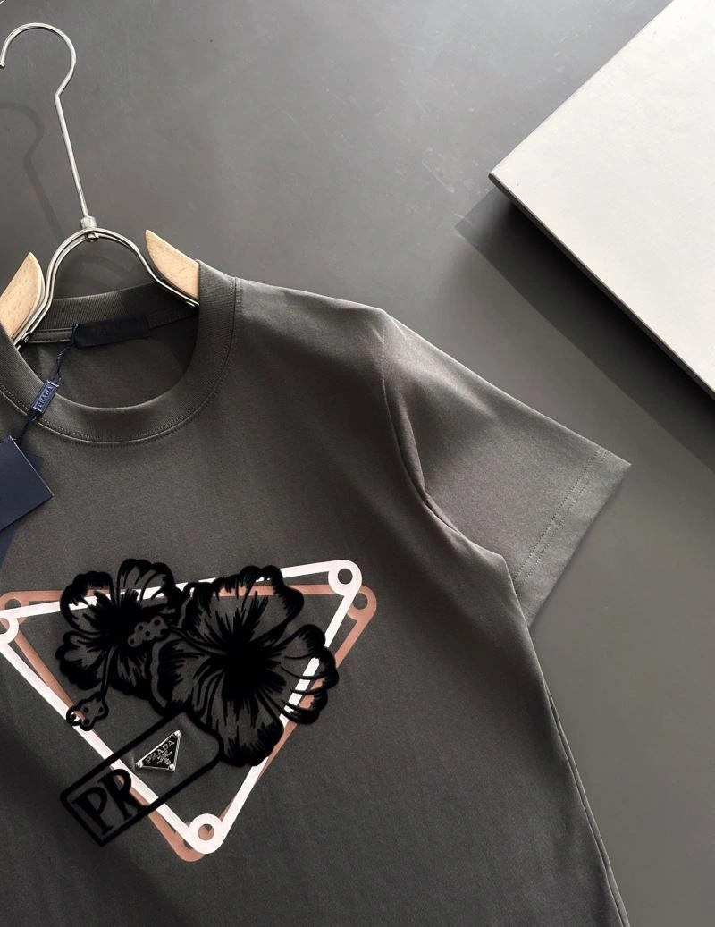 Classic Prada T-Shirts 169283