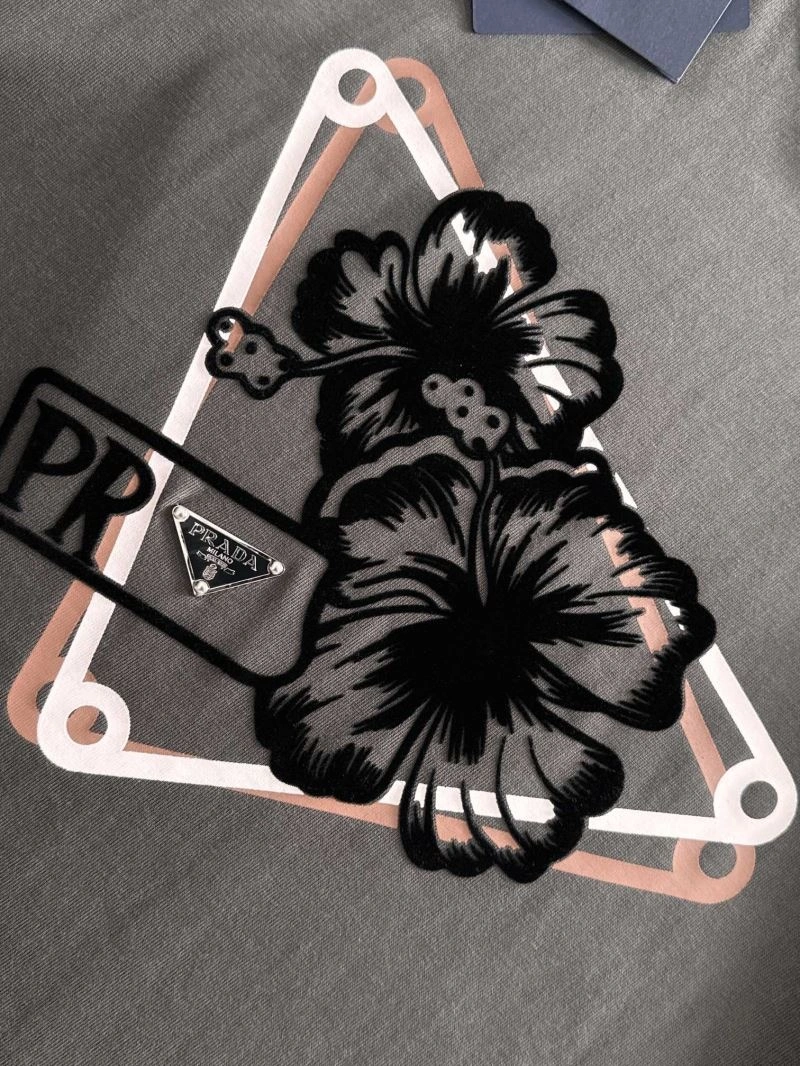 Classic Prada T-Shirts 169283