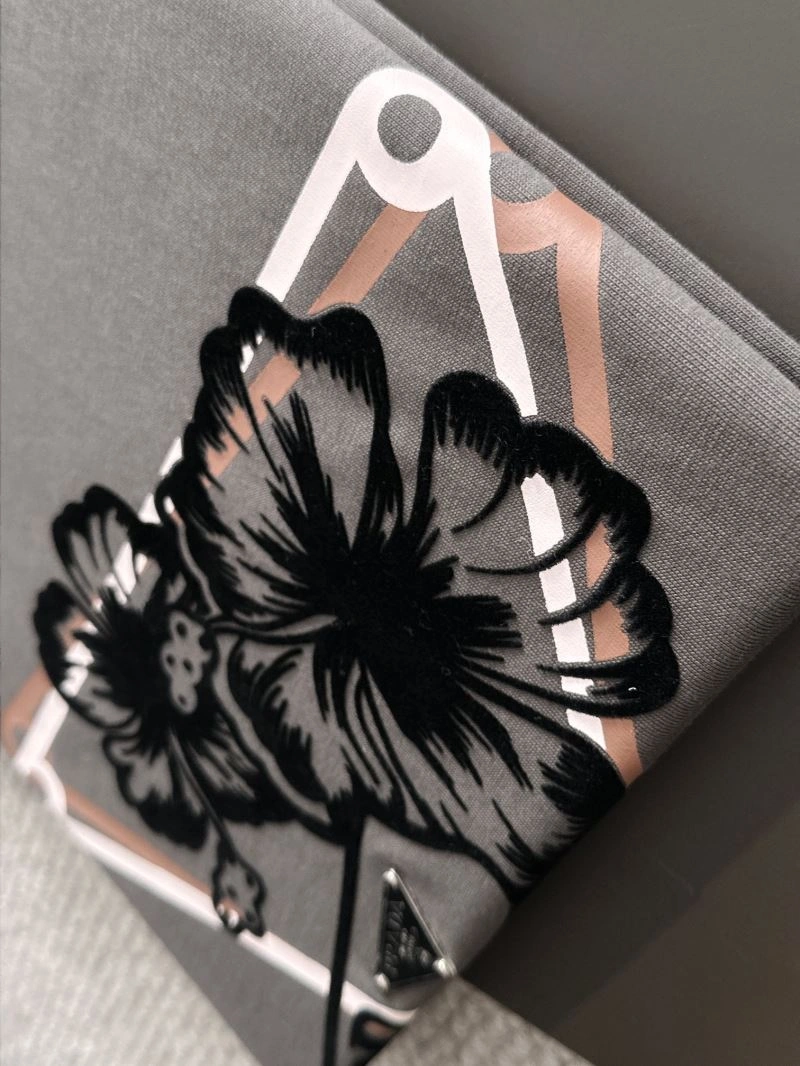 Classic Prada T-Shirts 169283
