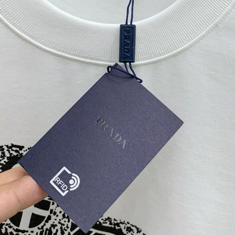 Snug Prada T-Shirts 169236