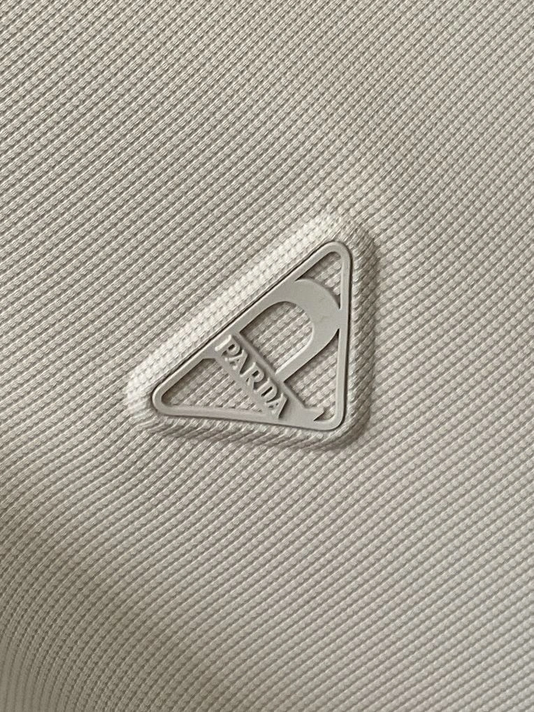 Compact Prada T-Shirts 169237