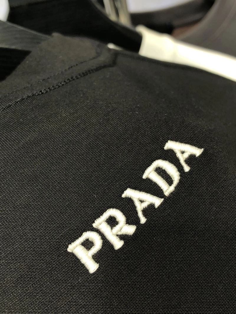 ComfortFit Prada T-Shirts 169215