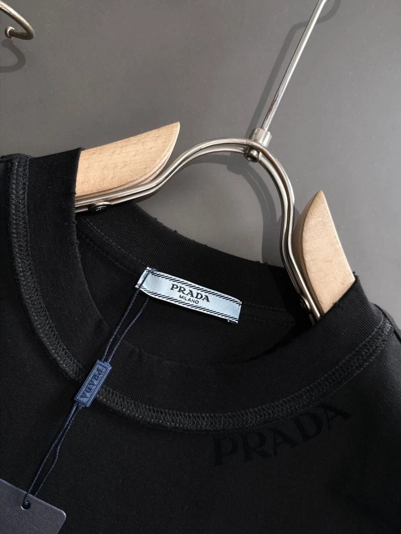 Trendy Prada T-Shirts 169158