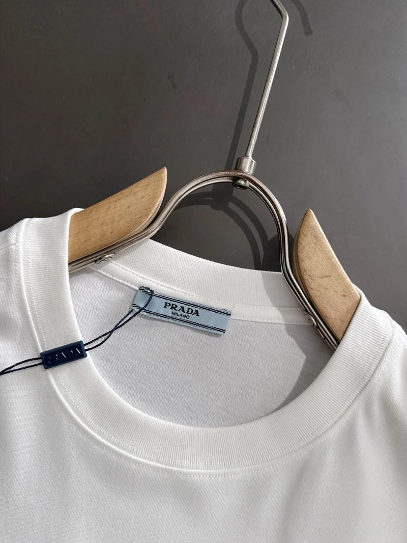 Unisex Prada T-Shirts 169137