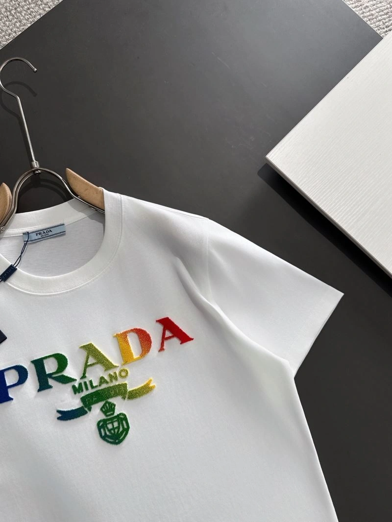 Unisex Prada T-Shirts 169137