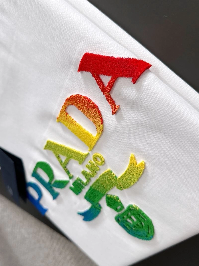 Unisex Prada T-Shirts 169137