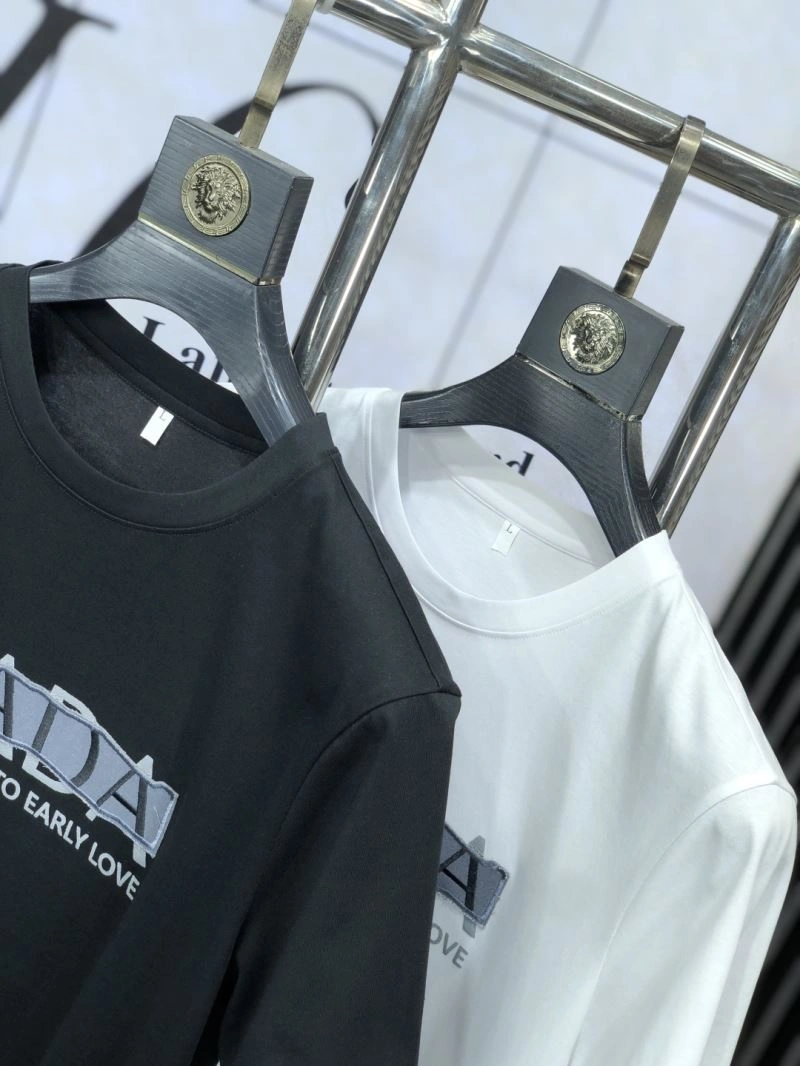 Prada T-Shirts Trendsetting 169120