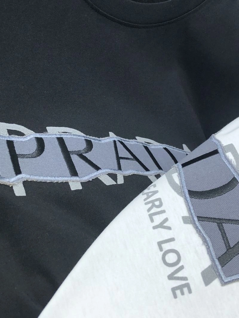 Prada T-Shirts Trendsetting 169120