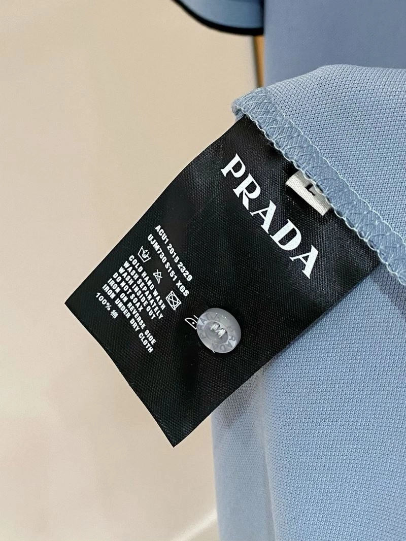 Prada T-Shirts Sleek 169106