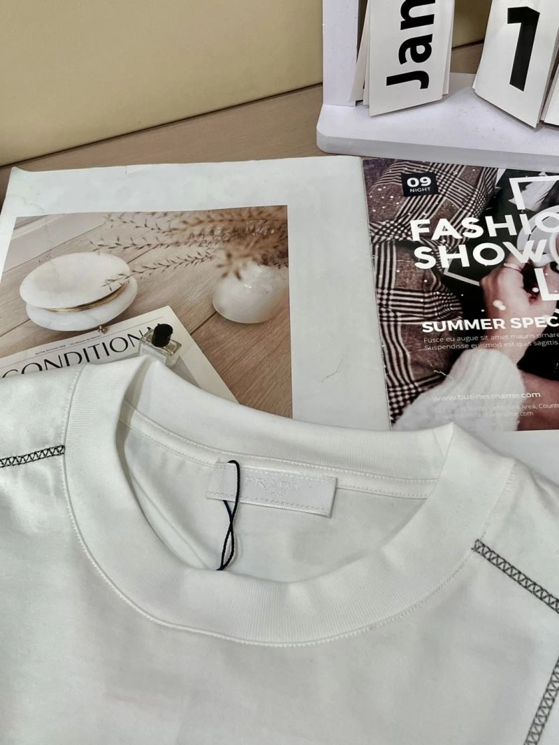 Effortless Prada T-Shirts 169101