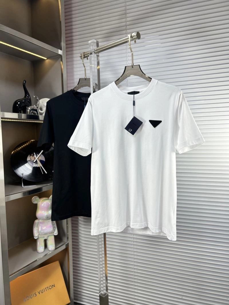 Prada T-Shirts Unisex 169046