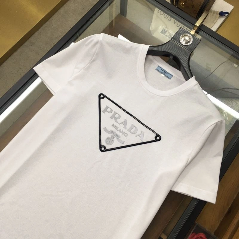 Classic Prada T-Shirts 168730