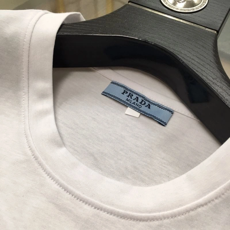 Classic Prada T-Shirts 168730