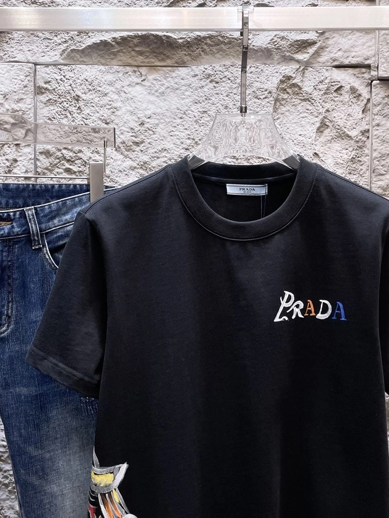 Trendsetting Prada T-Shirts 168725