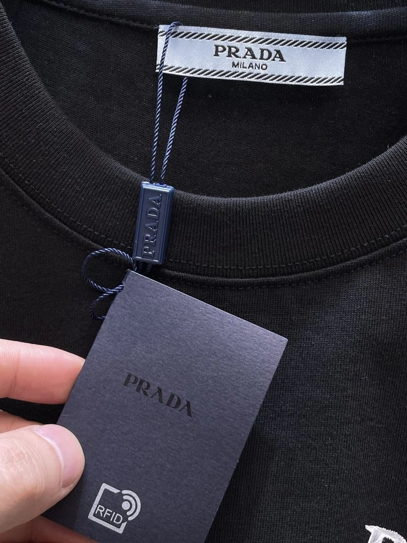 Trendsetting Prada T-Shirts 168725