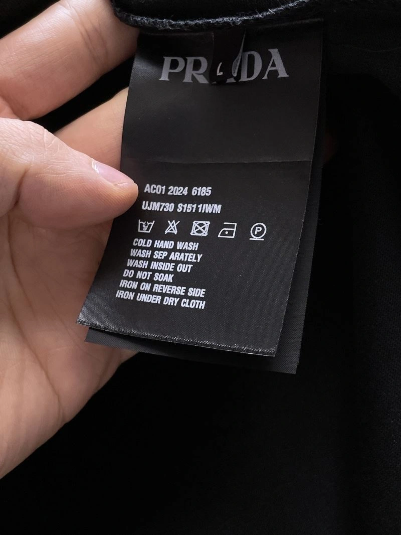 Trendsetting Prada T-Shirts 168725