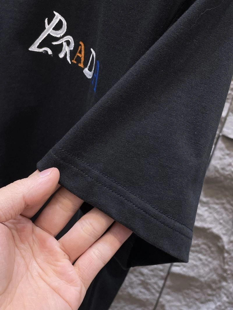 Trendsetting Prada T-Shirts 168725