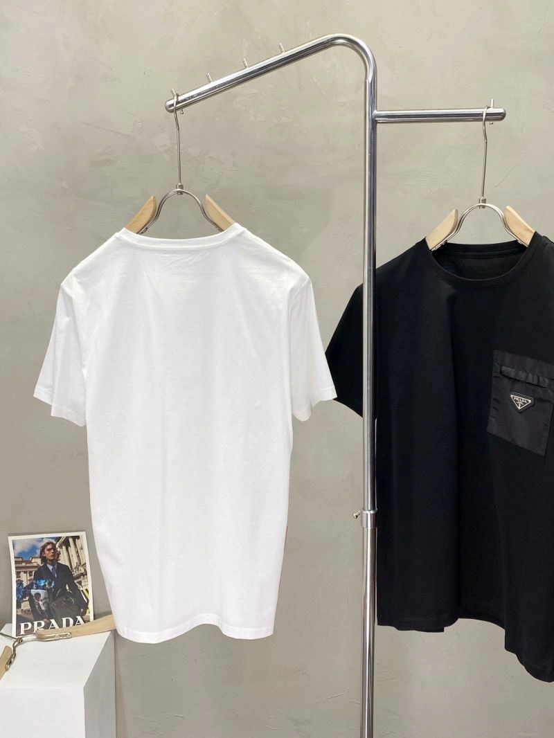 Unisex Prada T-Shirts 168701