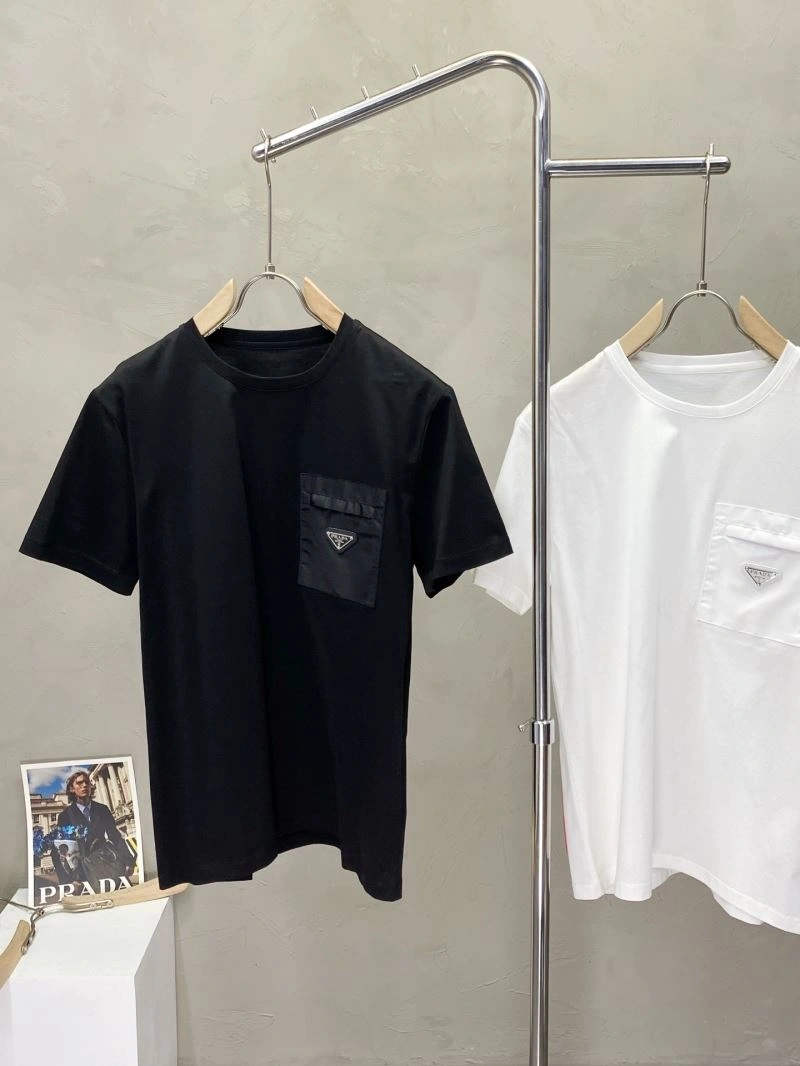 Unisex Prada T-Shirts 168701