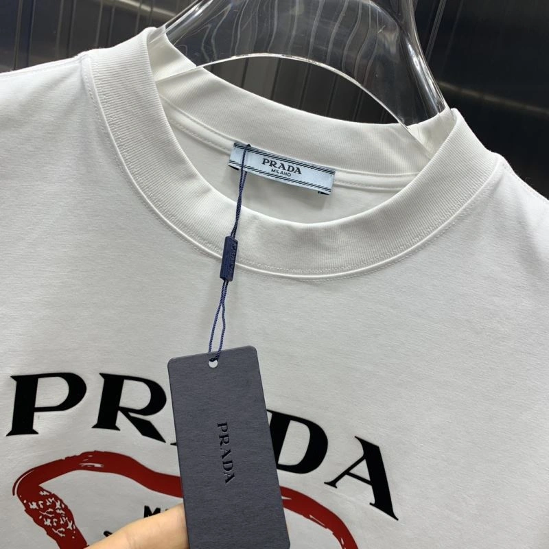 Trendsetting Prada T-Shirts 168676
