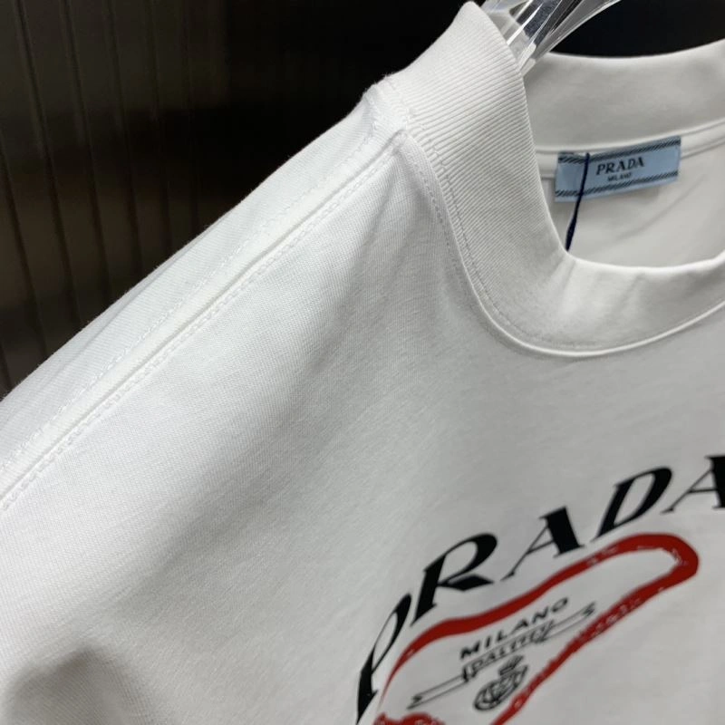 Trendsetting Prada T-Shirts 168676