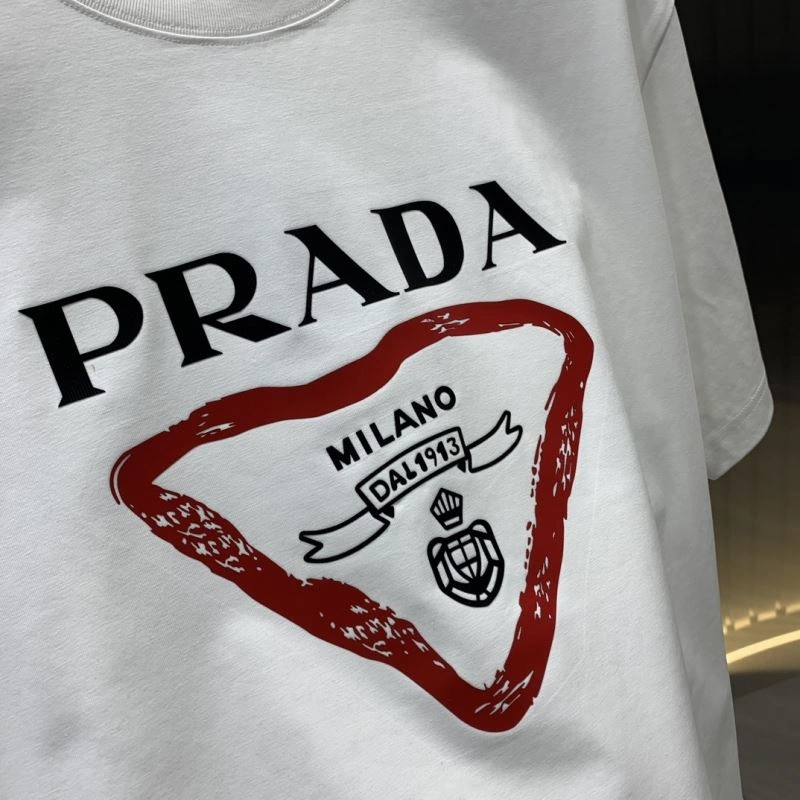 Trendsetting Prada T-Shirts 168676