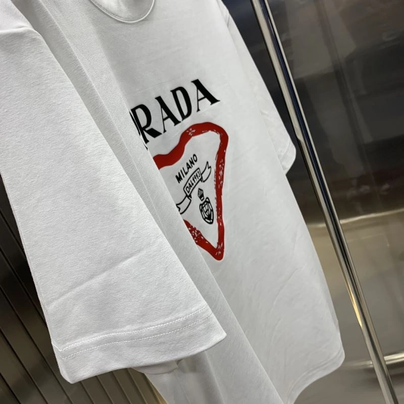 Trendsetting Prada T-Shirts 168676