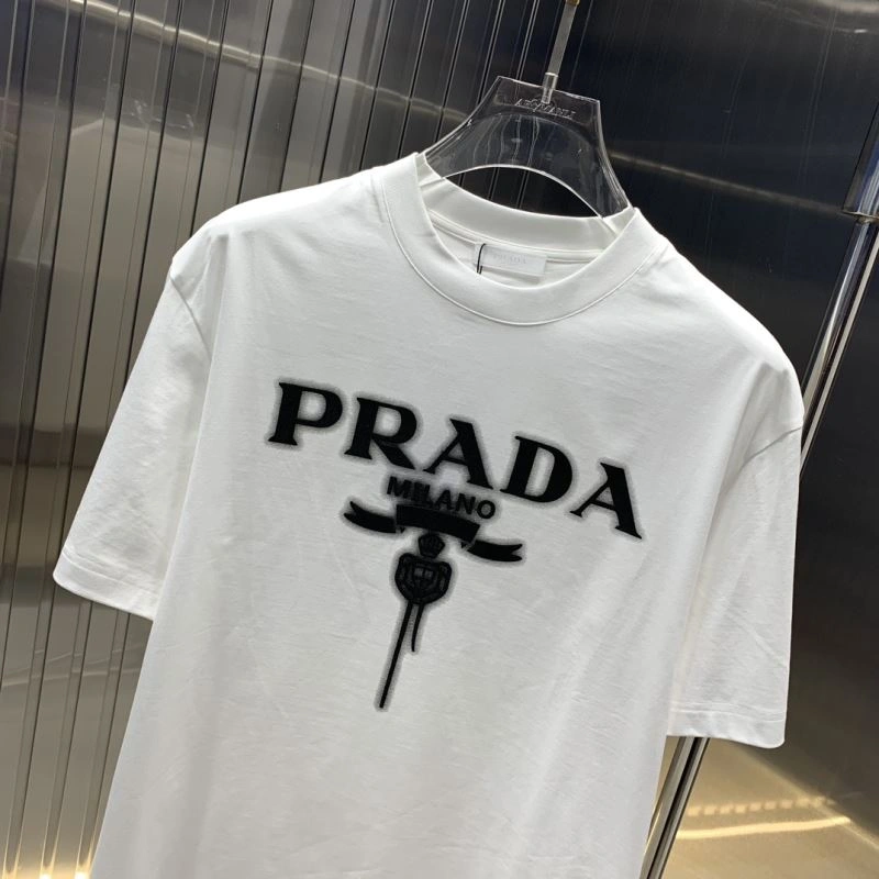 Effortless Prada T-Shirts 168671