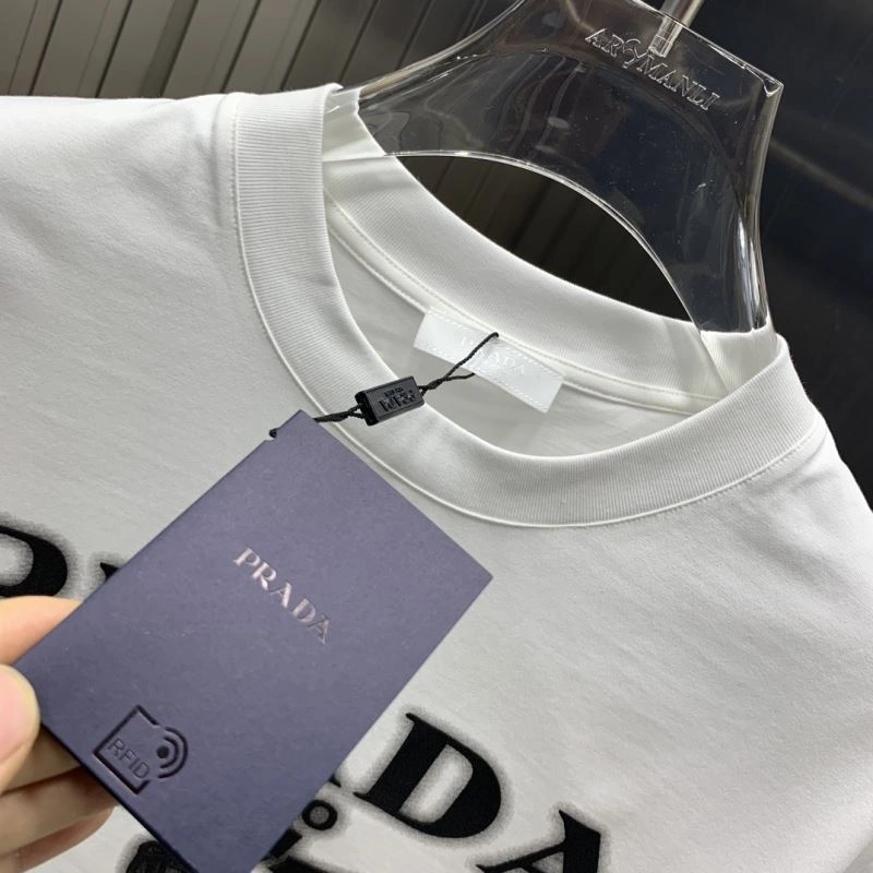 Effortless Prada T-Shirts 168671