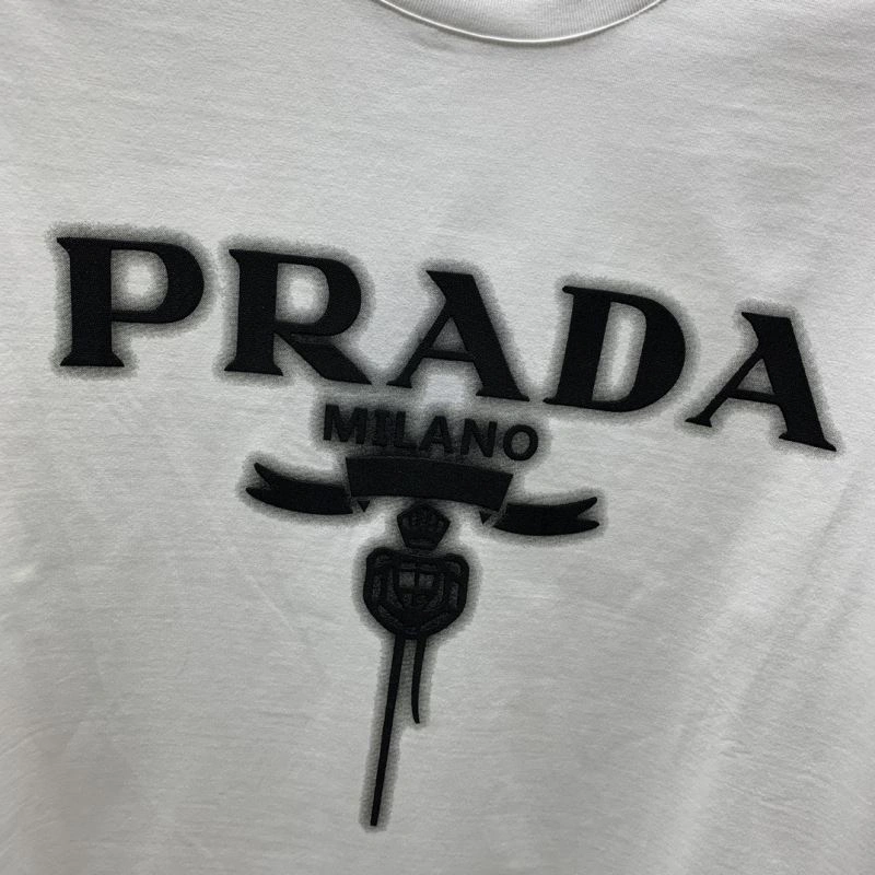 Effortless Prada T-Shirts 168671