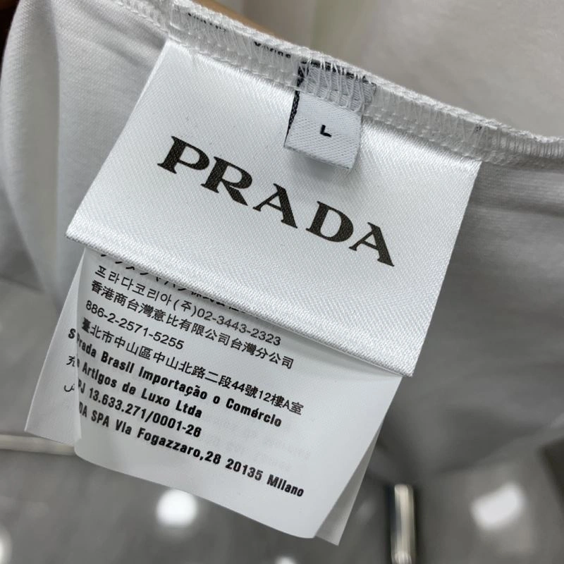 Effortless Prada T-Shirts 168671