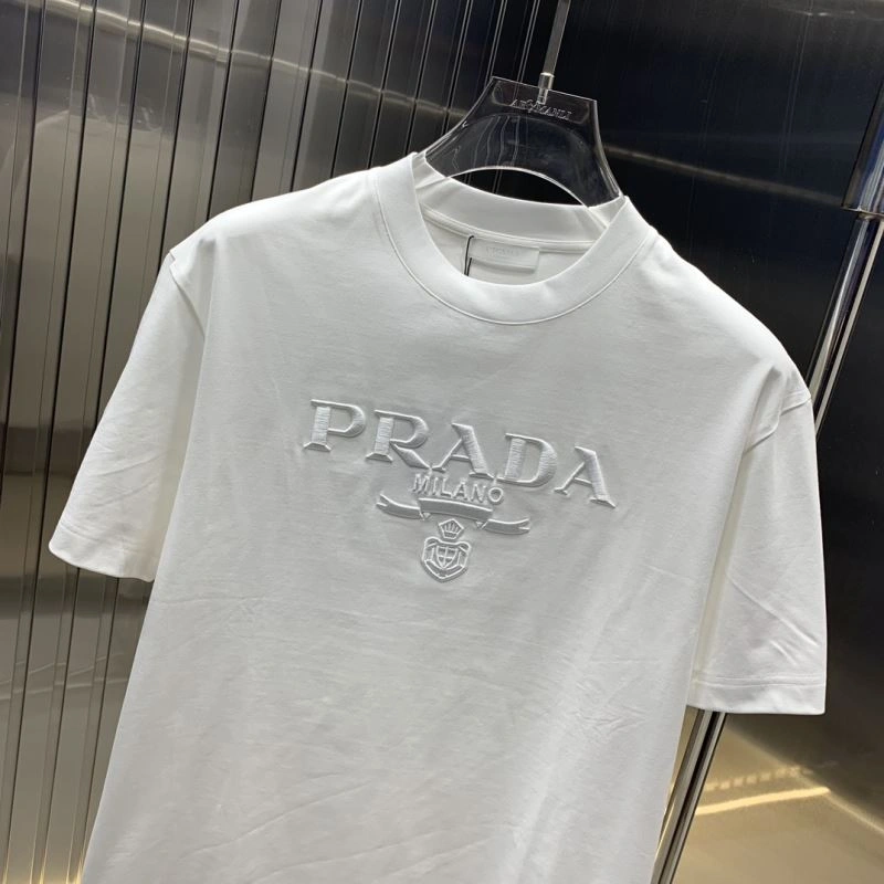 Refined Prada T-Shirts 168677